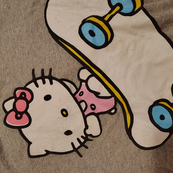 Hello Kitty & Friends 5-Piece Clothing Bundle - Shirts & Biker Shorts - Picture 4 of 10